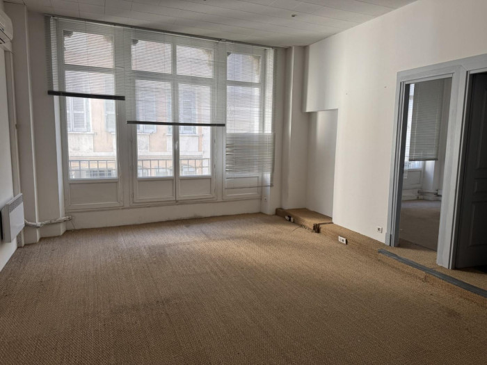 location-local-Marseille-13001-3 pi&egrave;ces