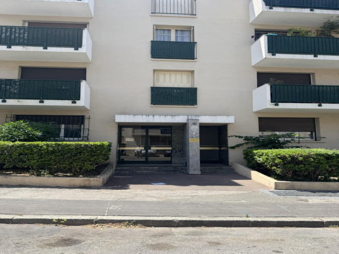 location-bureaux-Marseille-13009-1 pi&egrave;ce