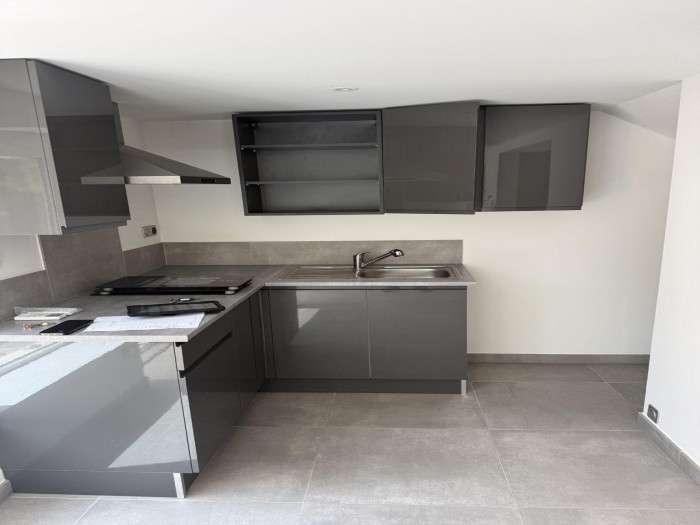 location-appartement-Le-Beausset-83330-2 pi&egrave;ces