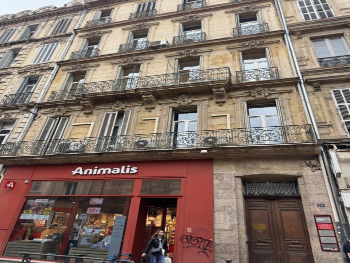 location-local-Marseille-13006-